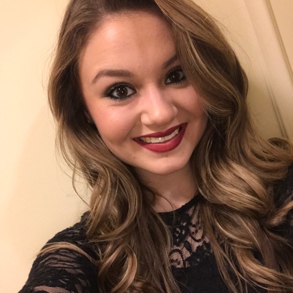 Meet your Posher, Alexandra - Picture 1 of 1